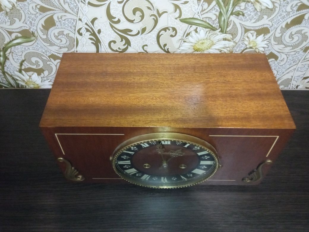 Настольные  часы "Янтарь" с боем и документами № 100