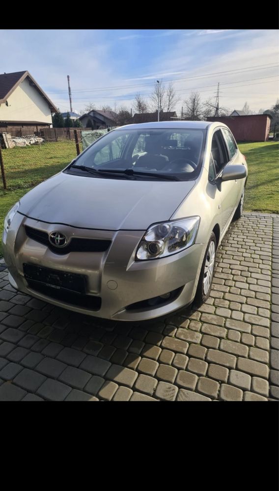 Toyota Auris 2.0 Diesel bezwypadkowa ekonimiczne auto 5l/100km