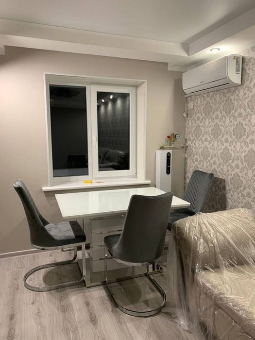 Кухонный стол и стулья