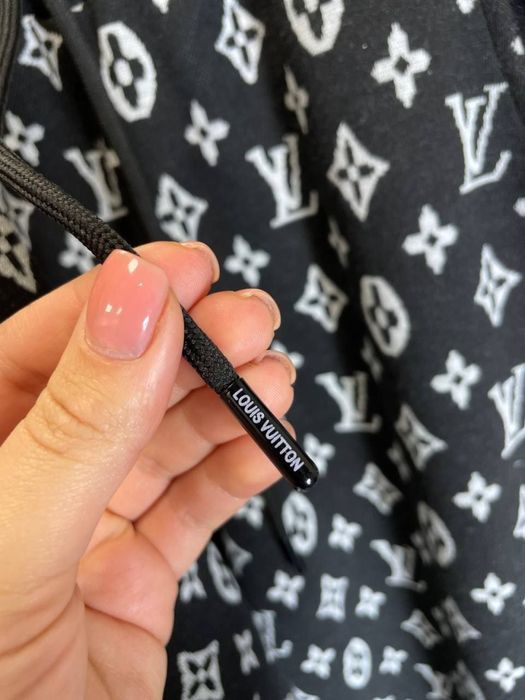 ЖЕНСКИЙ КОСТЮМ LV Спортивный костюм черный на осень/весна люкс S M топ