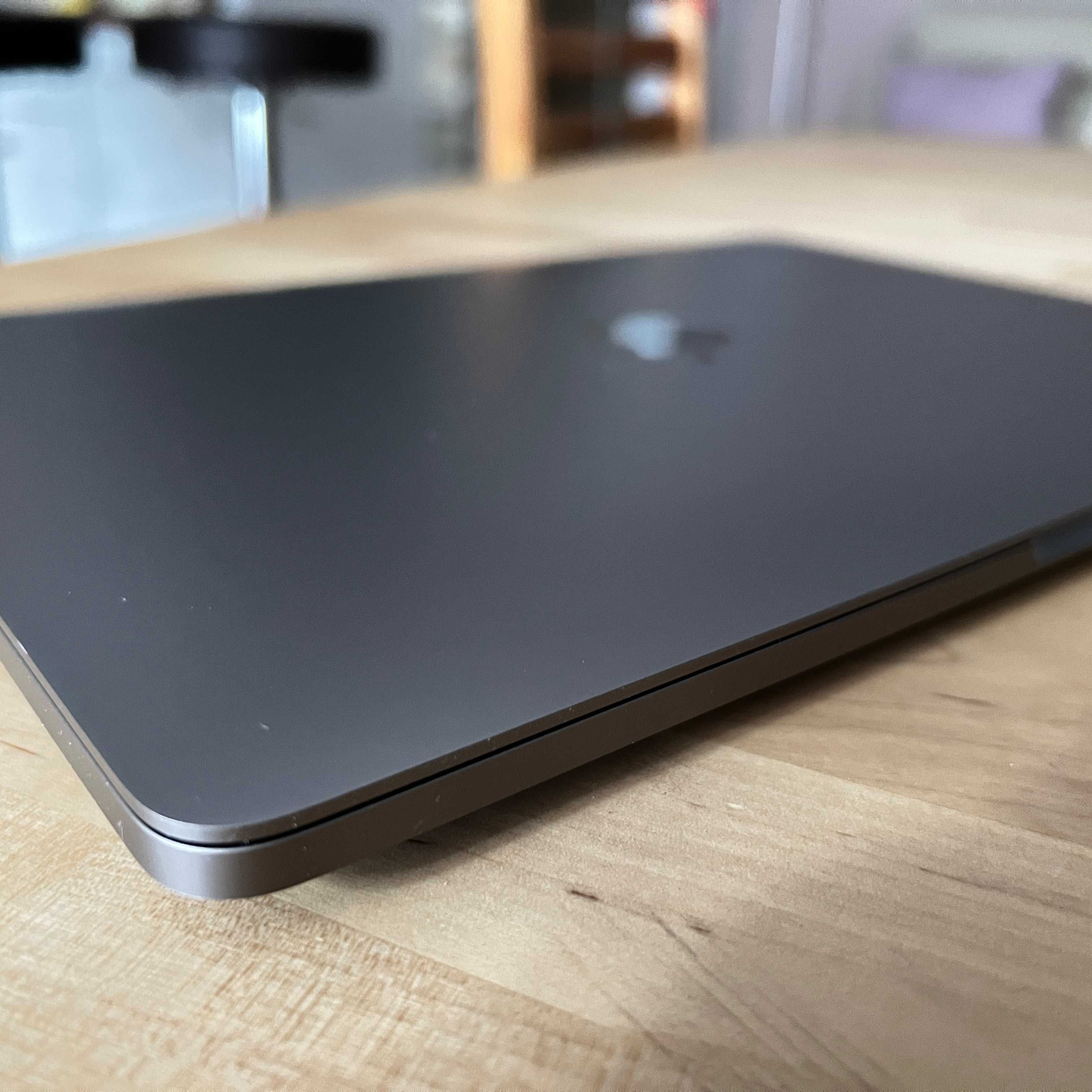 MacBook Pro 13" A2289, 2020 r., Intel i5, 2 porty, 16 GB RAM - zadbany