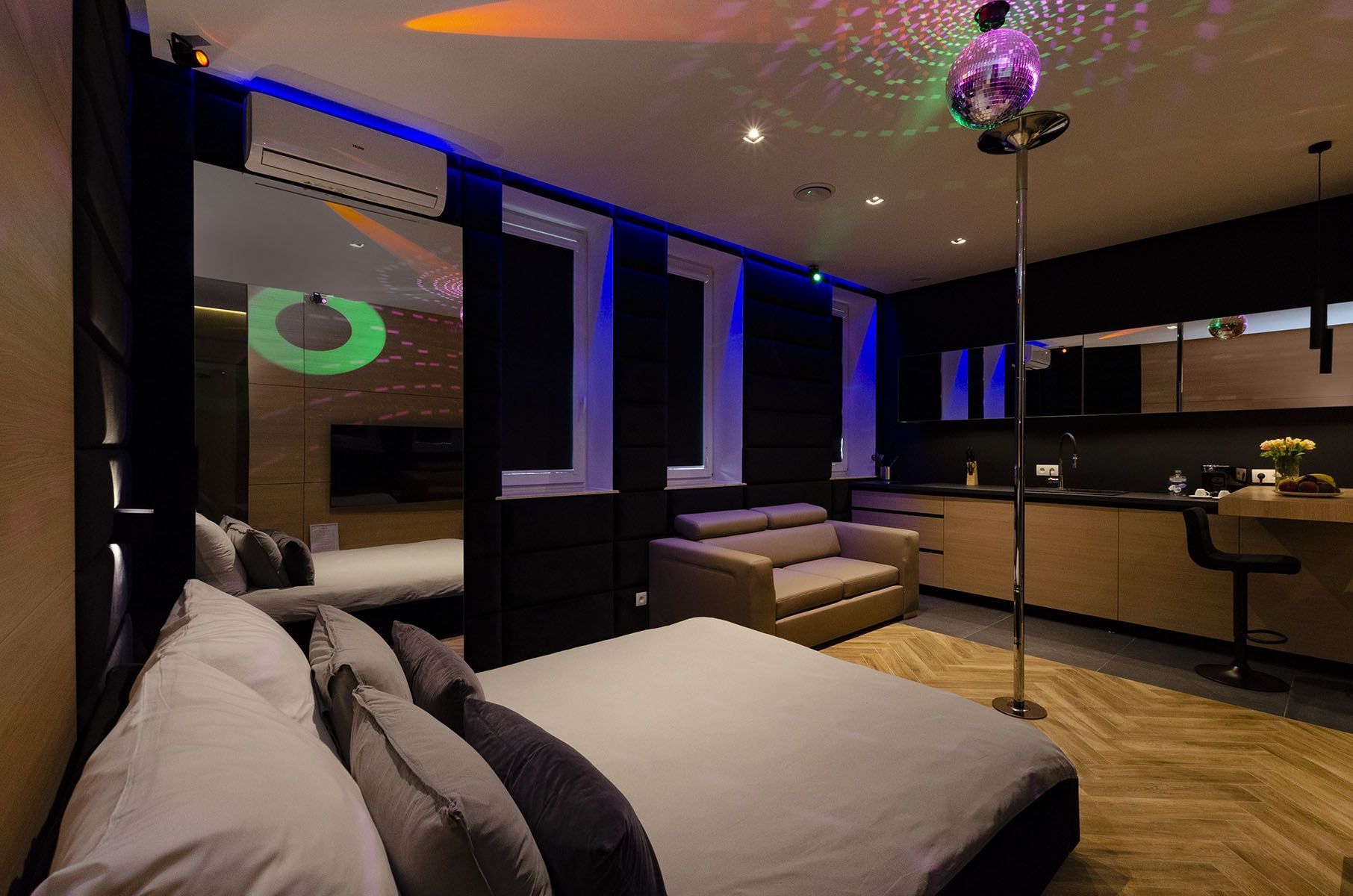 Apartament Pole Dance z wanną na doby na godziny dla 2 osób, Wejście n