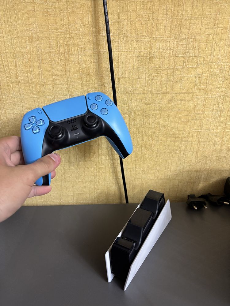 продам приставку PlayStation PS5