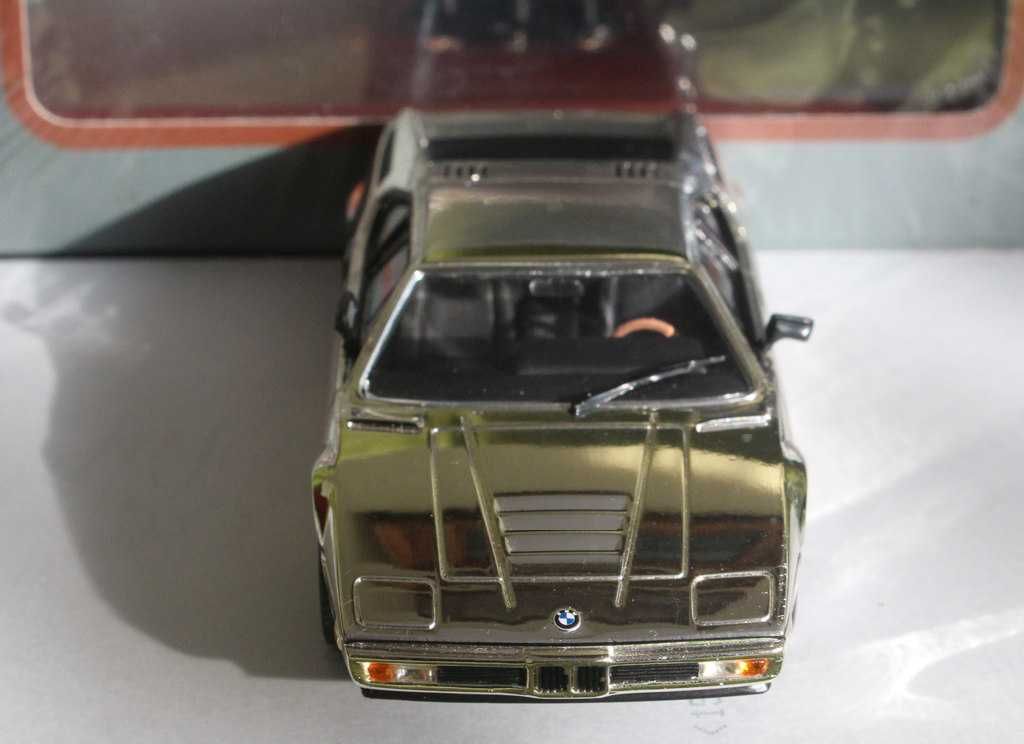 BMW M1 model 1/43 srebrny chrom