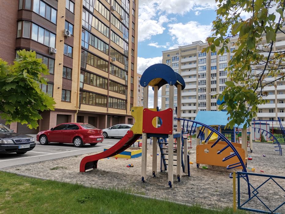 Двохкімнатна в ЖК Брістоль, Зарічанська, зданий будинок