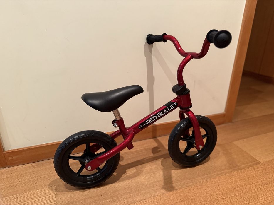 Bicicleta Chicco sem pedais + capacete