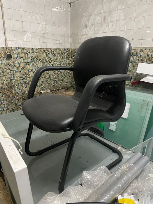 2 cadeiras de escritorio pretas