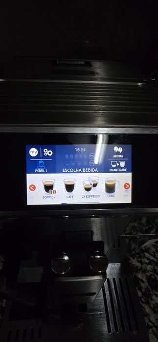 Máquina de Café Expresso Automática - DELONGHI PrimaDonna Elite Experi