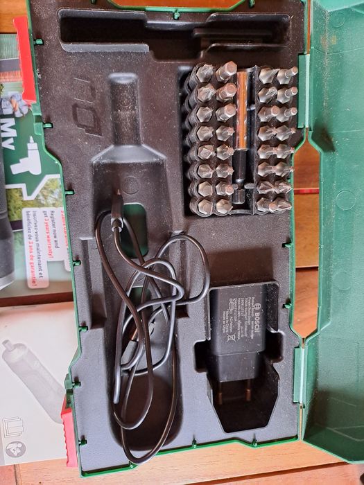 Wkrętak akumulatorowy Bosch.