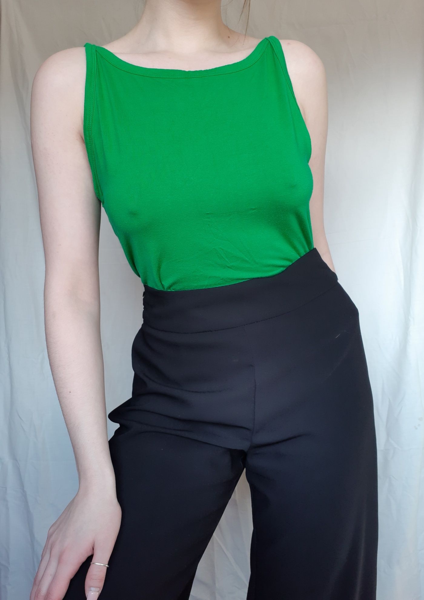 Zielone body z wycietymi plecami L 40