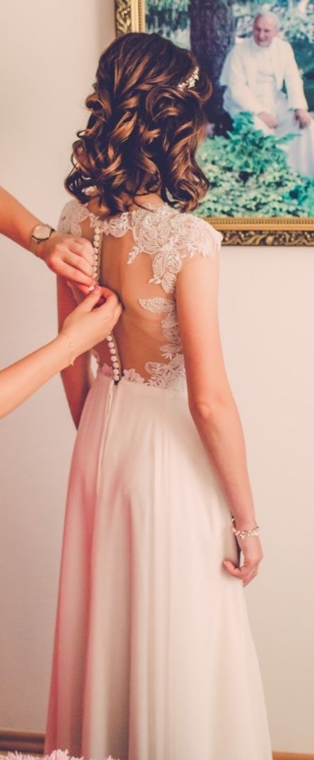 Suknia ślubna perełki koronka