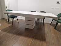 Mesa branca quadrada extensivel ate 2.10m