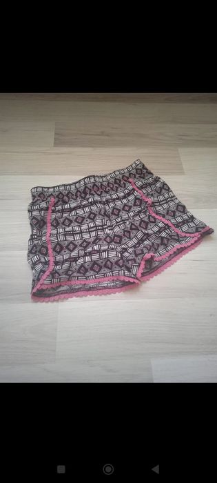 Spodenki 122 -128 Primark