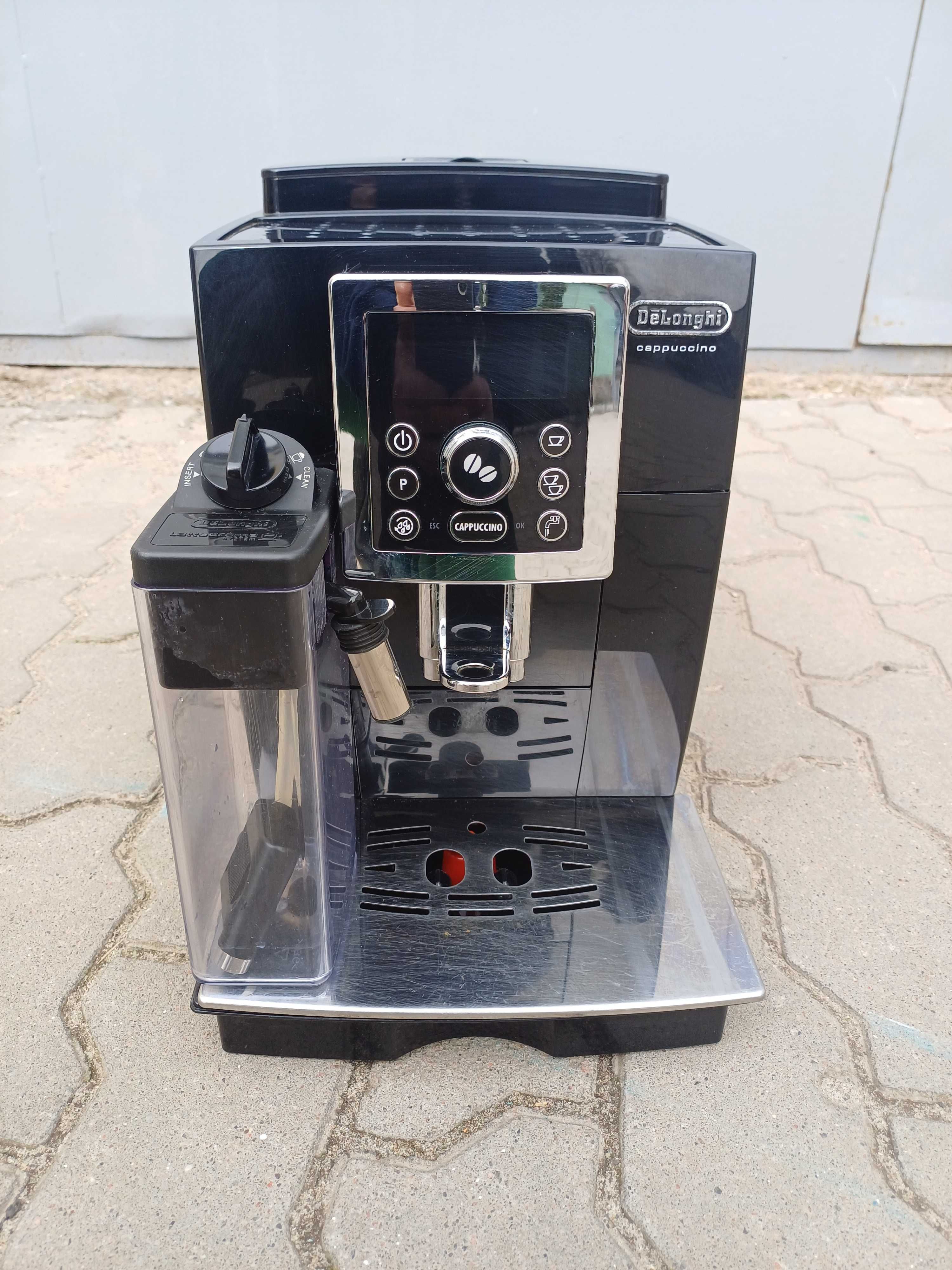 Кавоварка з текстовим меню та молочником 2021р DeLonghi ECAM 23.460 B