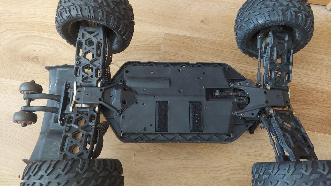 Model rc Vkar Bison, bezszczotkowy.
