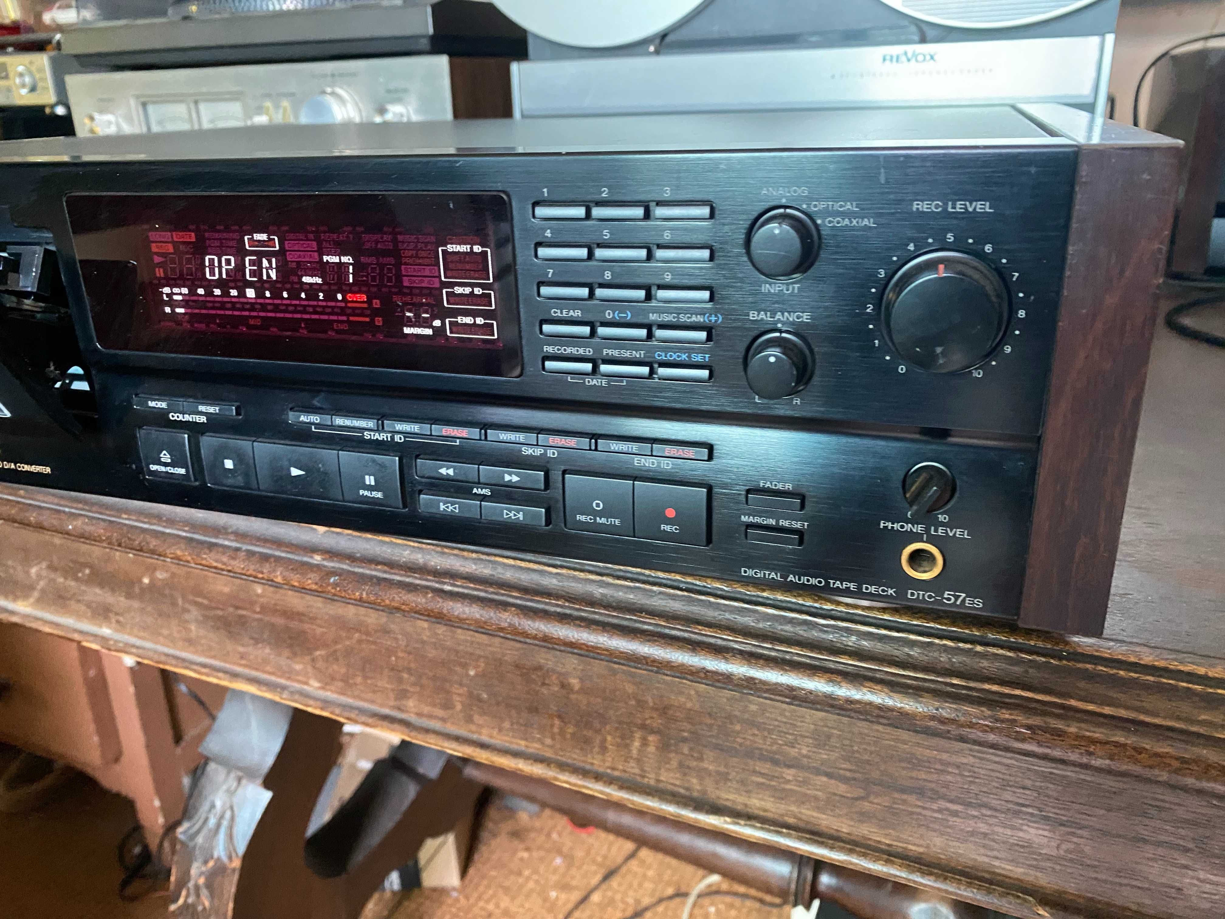 Sony DAT 57ES – Série ES com laterais em madeira