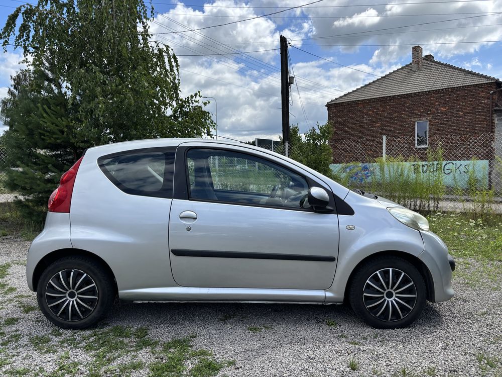 PEUGEOT 107 1.0 Benzyna 68KM 2008r Wspomaganie Bez Rdzy NISKI PRZEBIEG
