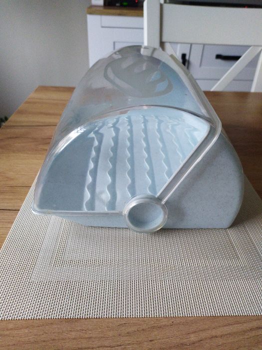 Chlebak - pojemnik na pieczywo.