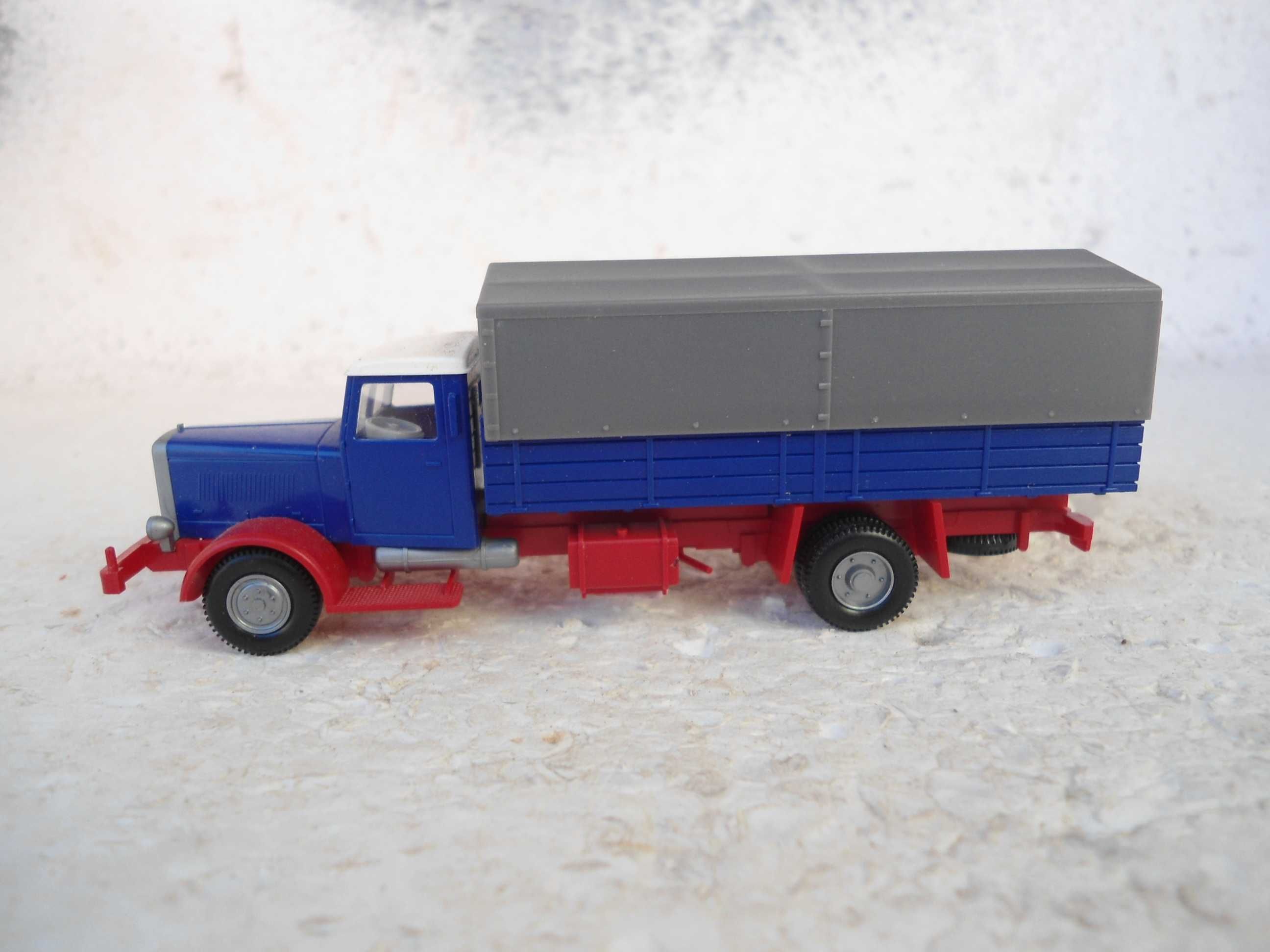 1:87 Wiking camioneta