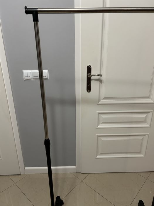 Wieszak na ubrania na kolkach