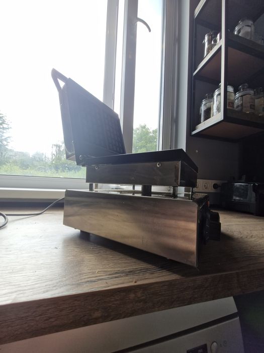 Електровафельниця Hurakan HKN-GES2L