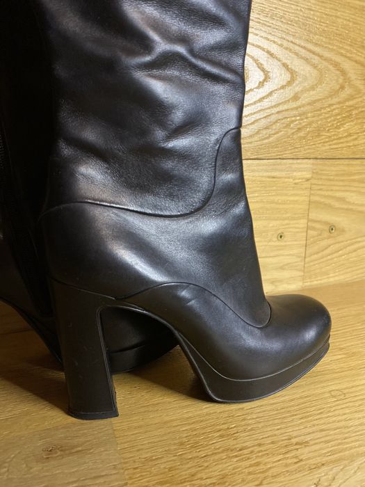 Жіноче взуття. Чоботи