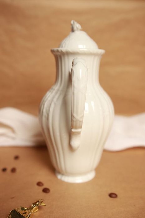 Dzbanek z białej porcelany KPM Berlin