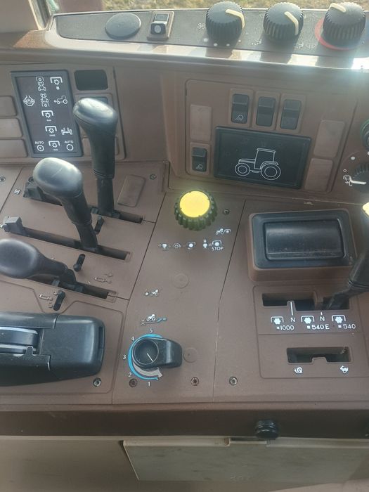 Трактор колісний Джон дір 6910
