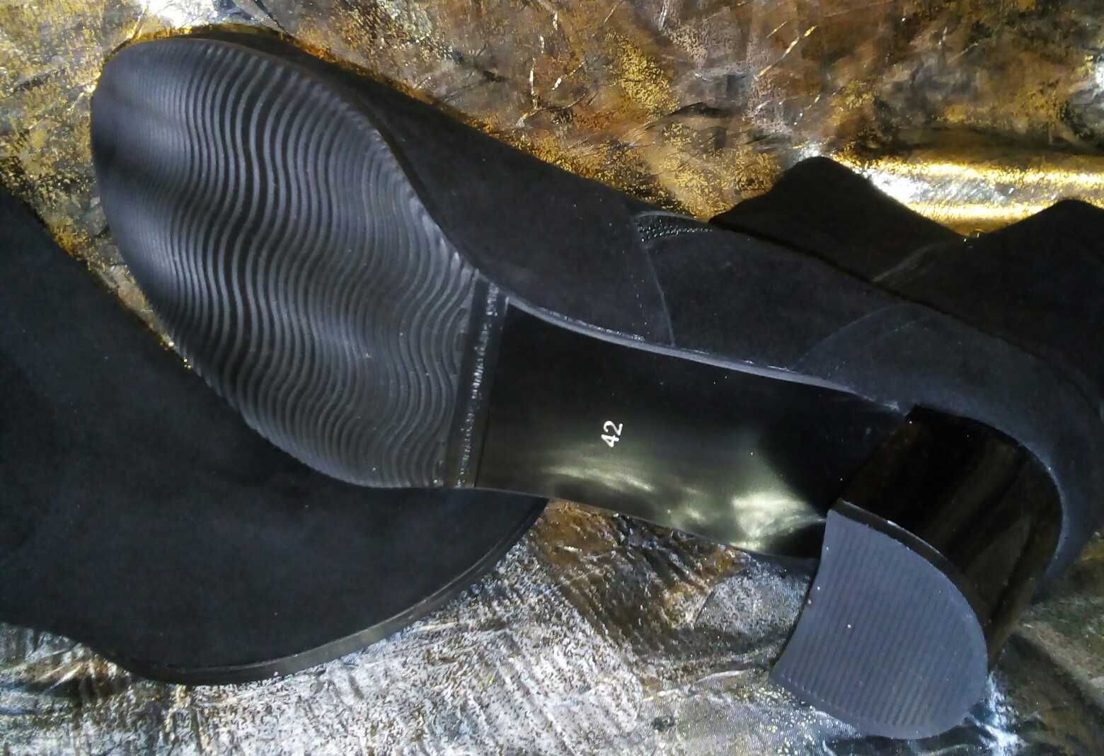 Демисезонные женские ботинки на каблуке из натуральной замши 42,43