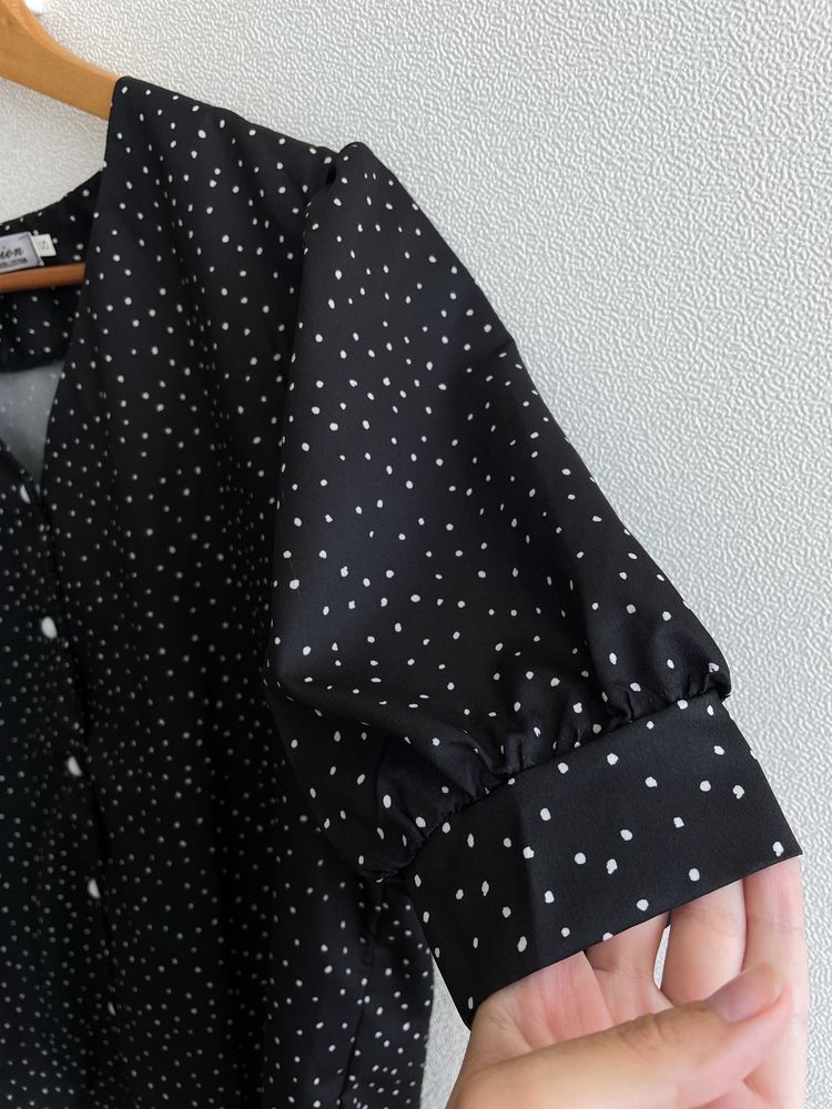 Новая женская блузка / рубашка чёрная в горошек (ширина 100 см)