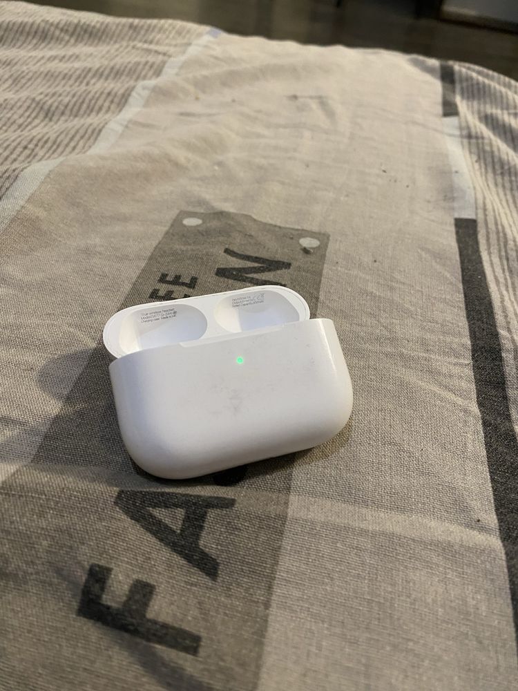 Продам кейс apple Airpods pro 2 typci нового типу