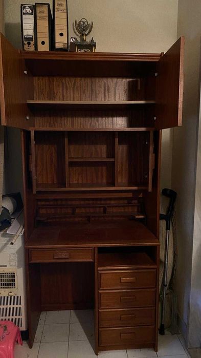 Movel com secretaria e arrumos