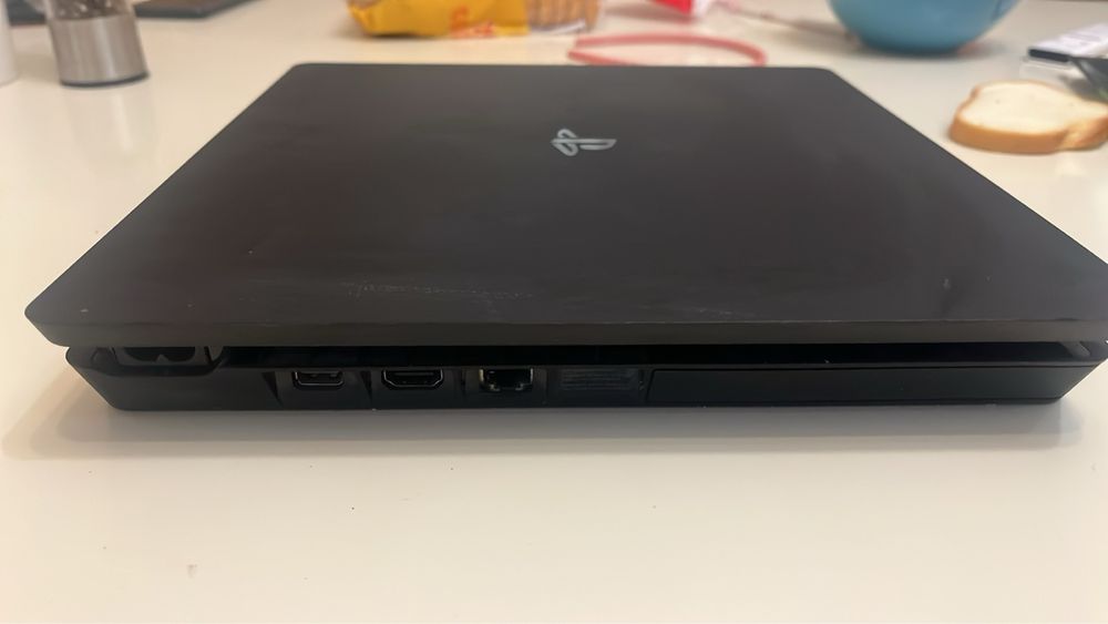 PlayStation 4 slim 1tb