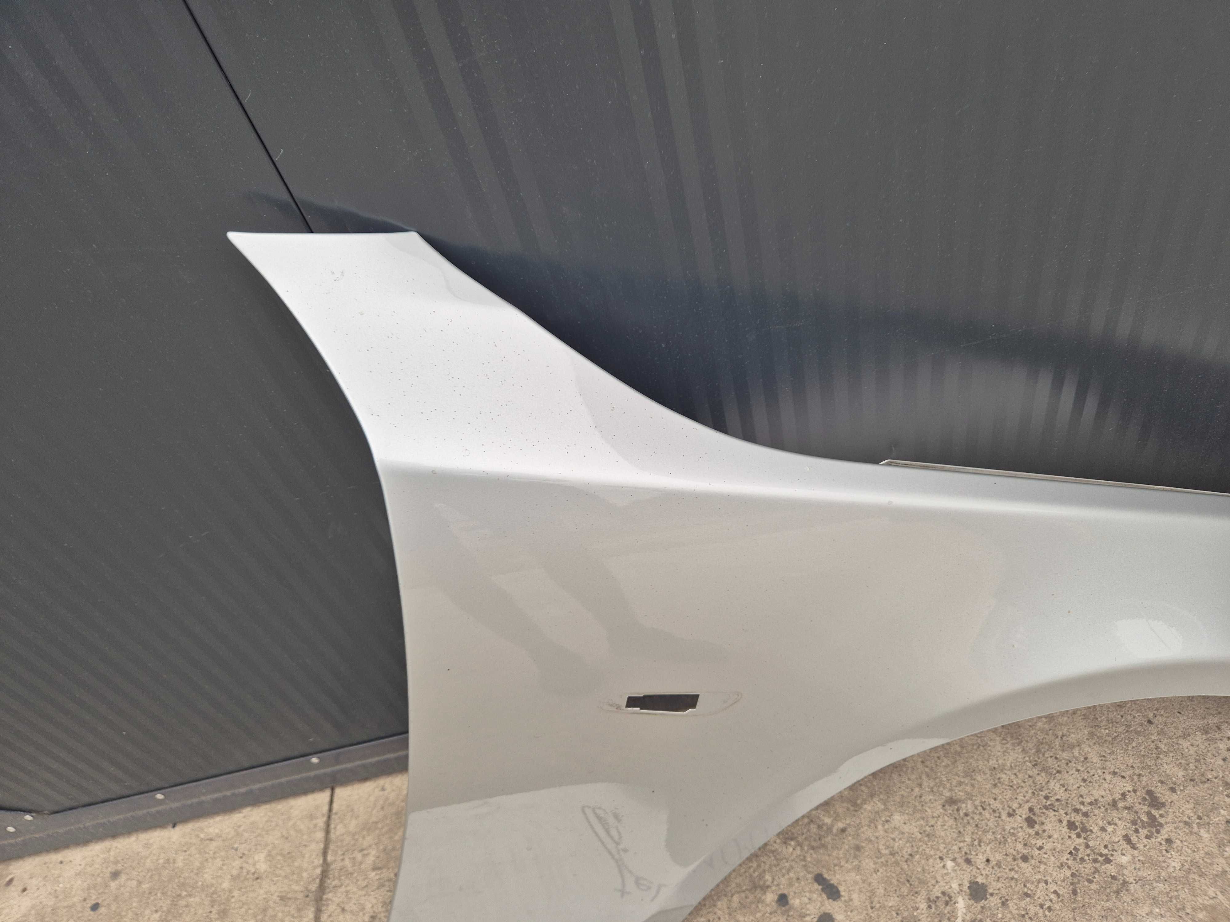 Błotnik prawy BMW e60 titansilber metallic 354/7