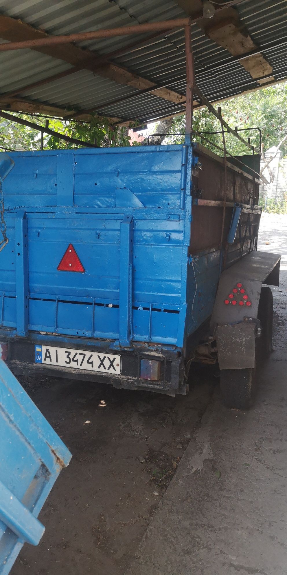 прицеп 2 осьний в нормальному стані