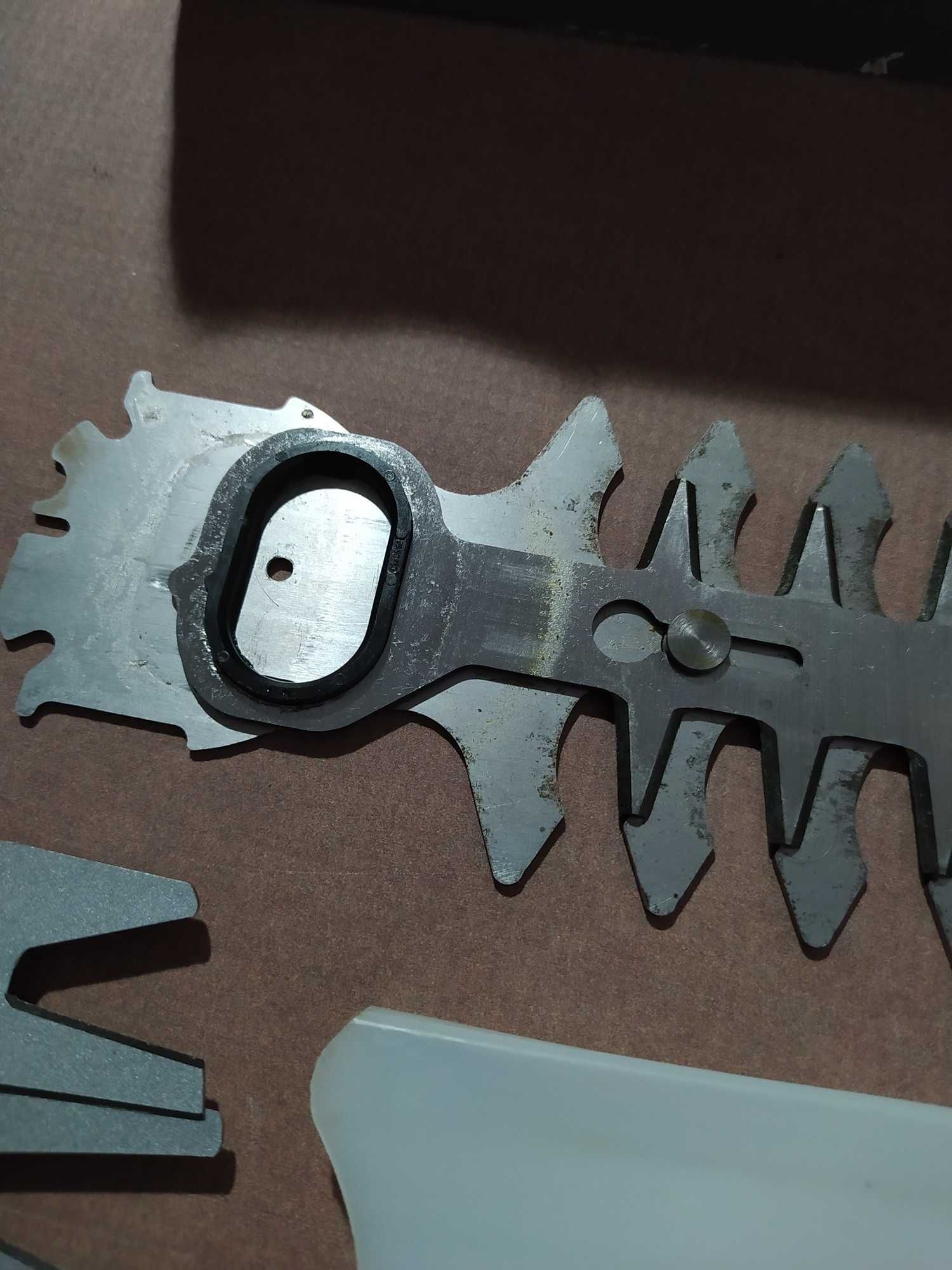 Akumulatorowe nożyce do krzewów EasyShear