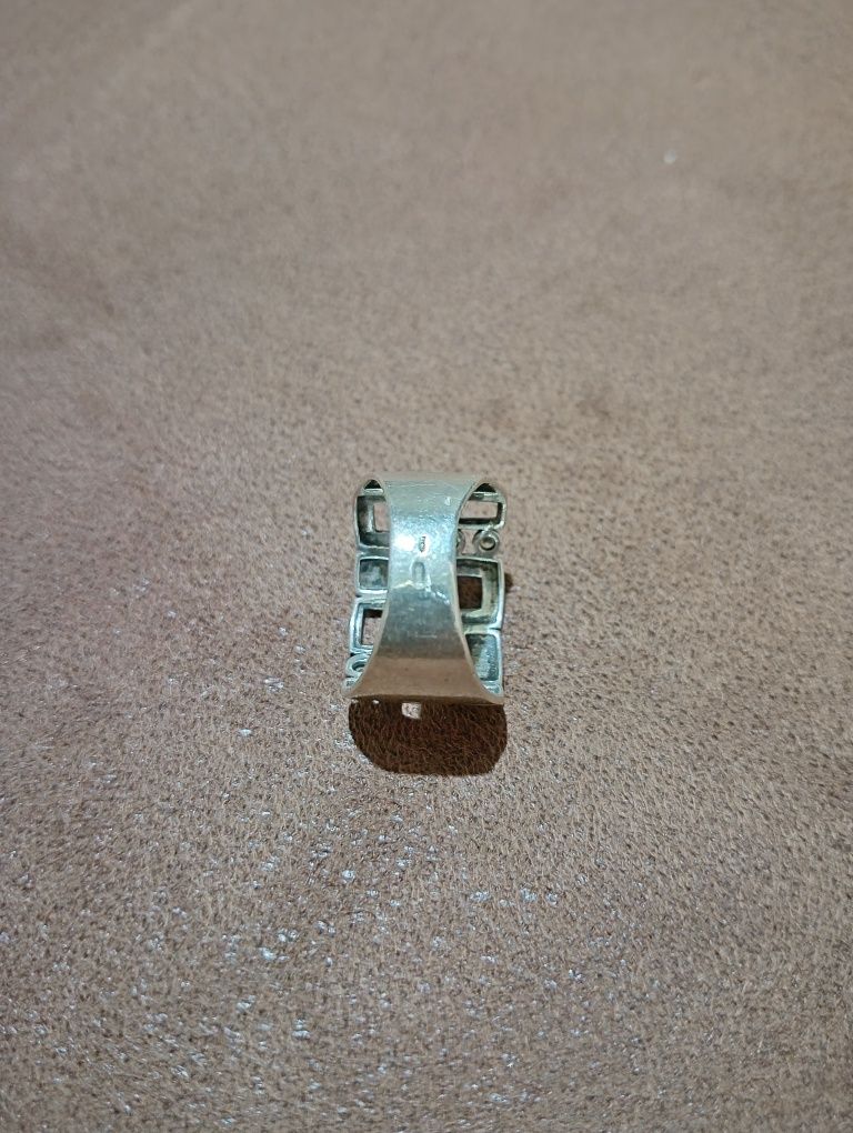 Серебряное кольцо.