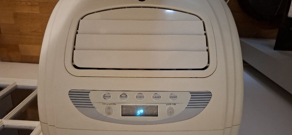 Ar condicionado c/ comando.Muito pouco uso