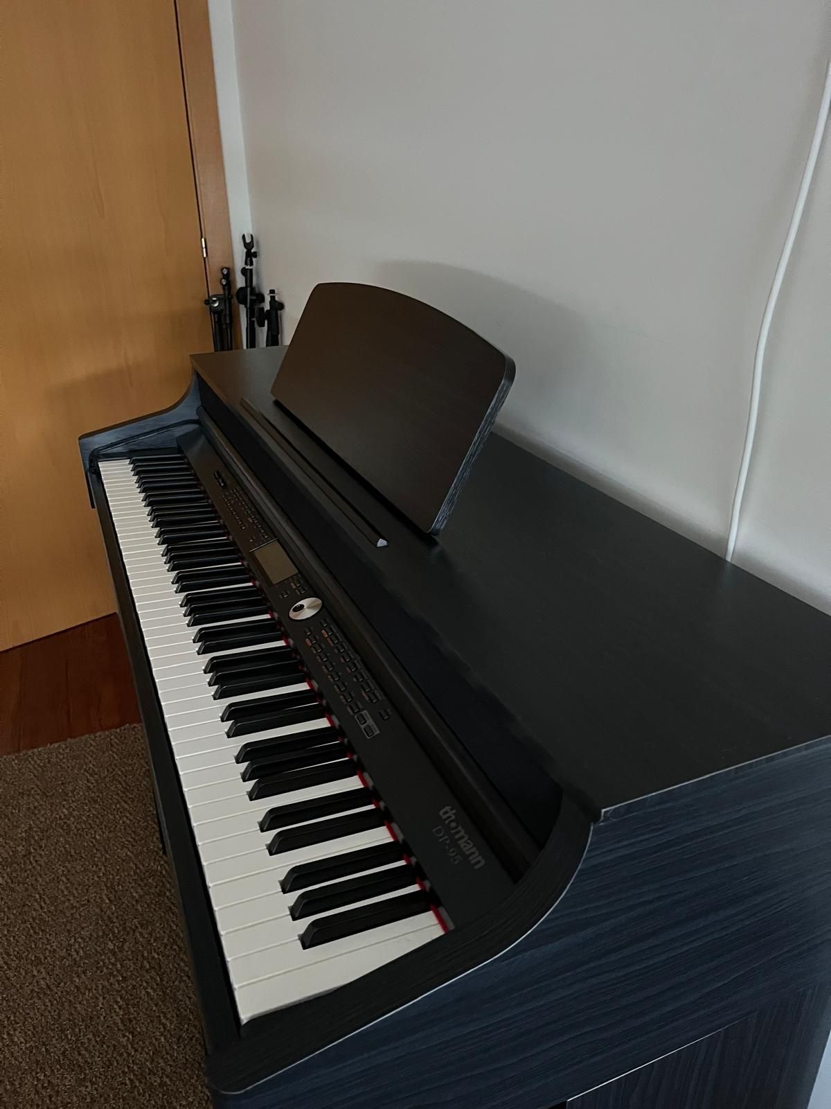 Piano Thomann DP 95 com banco