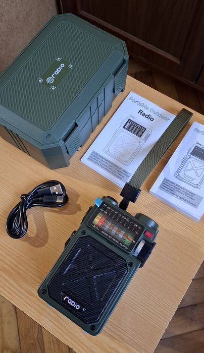 Радіоприймач аварійний R11+ Bluetooth колонка, ліхтарик, сонячне живл.