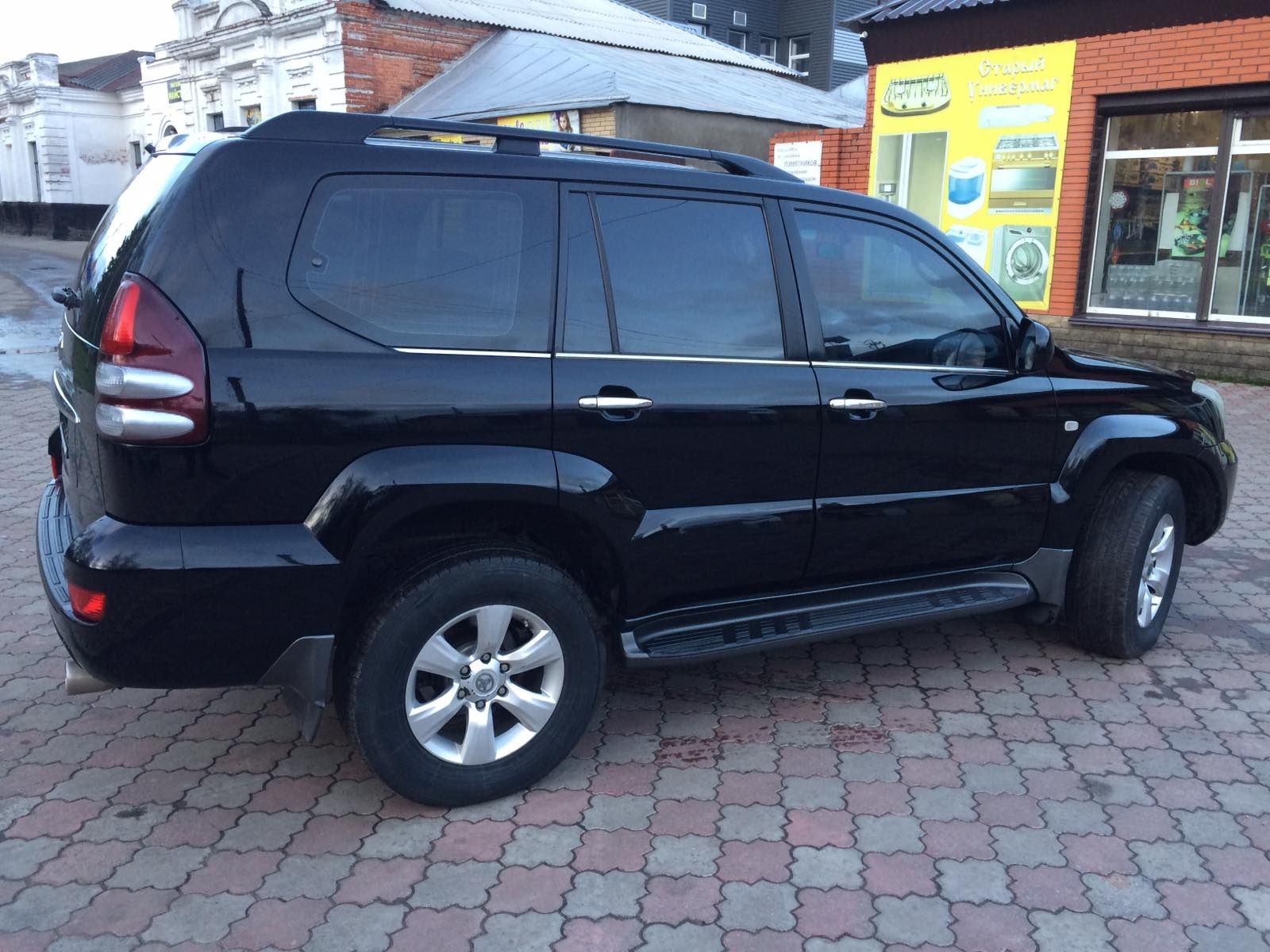 автомобиль Toyota Land Cruiser Prado