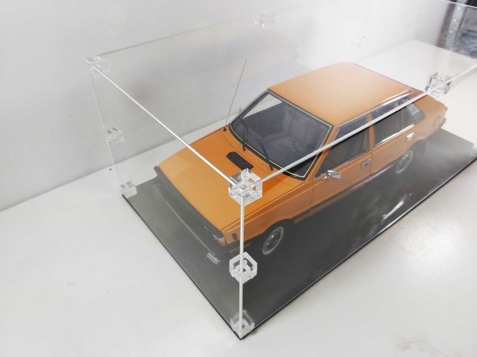 Model Deagostini Polonez 1500 Skala 1:8 + Gablota LoombardNidzica