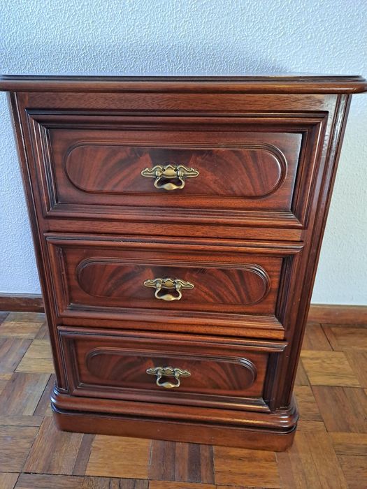 Cama se casal em mogno