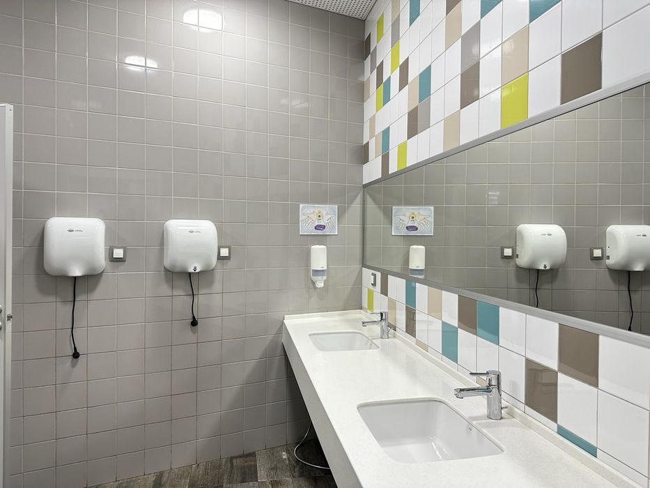 Дмитрівська 75, нежитлове приміщення під будь який вид діяльності