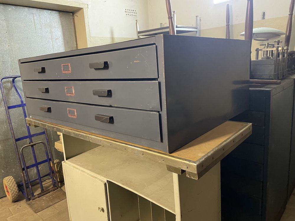 Инструментальный шкаф с выдвижными ящиками для сто металлический