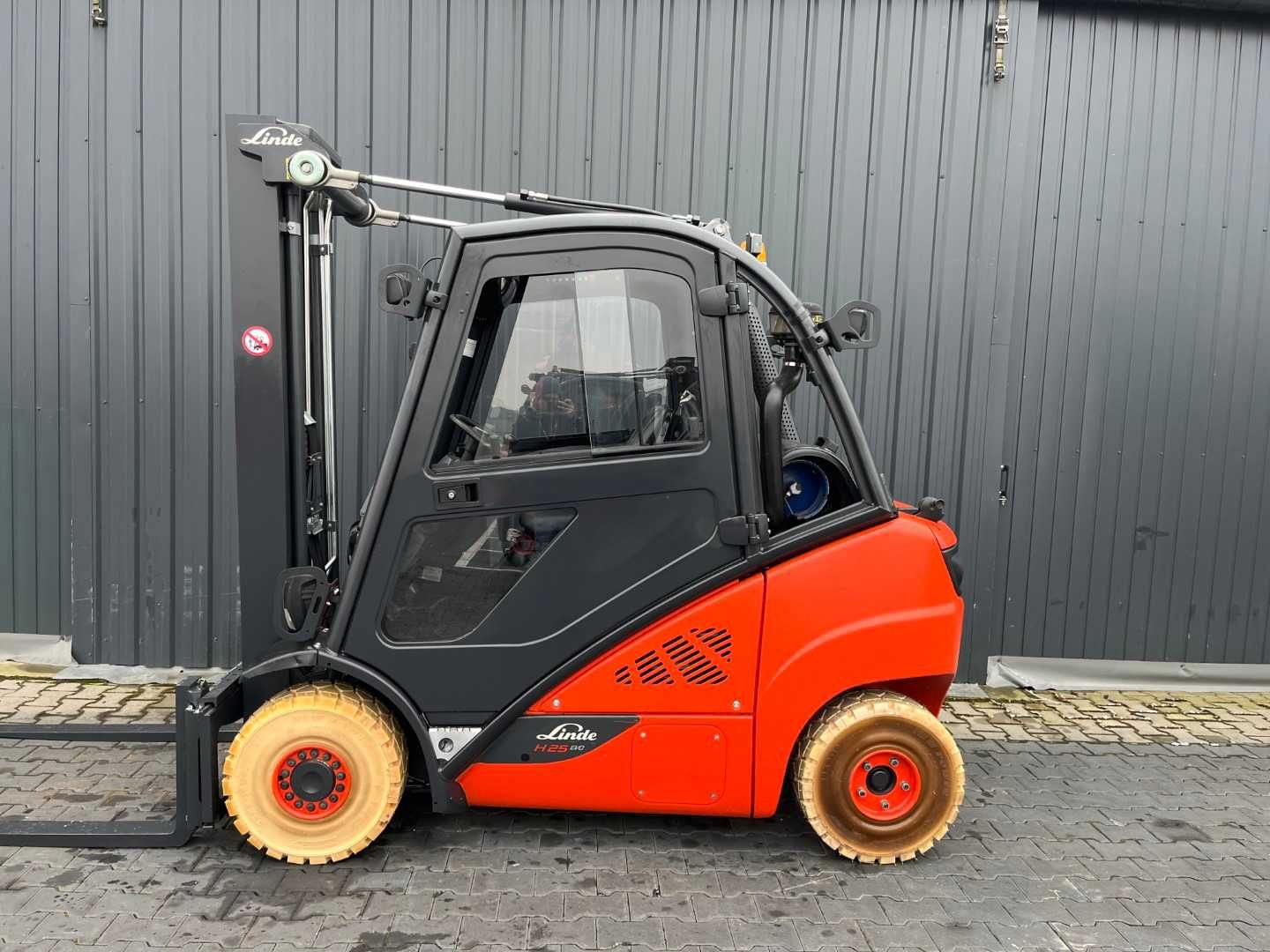 Wózek widłowy Linde H25T-02 Triplex Przesuw Kabina 2019 tylko 6656h