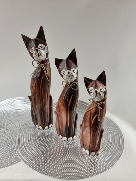 Figurki koty drewniane brązowe z drewna kotki kot drewniany