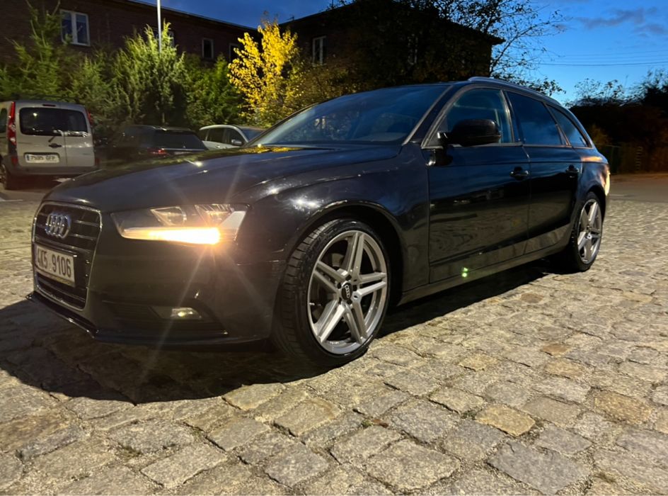 Audi A4B8 Lift 2012 rok 2.0tdi 144Ps