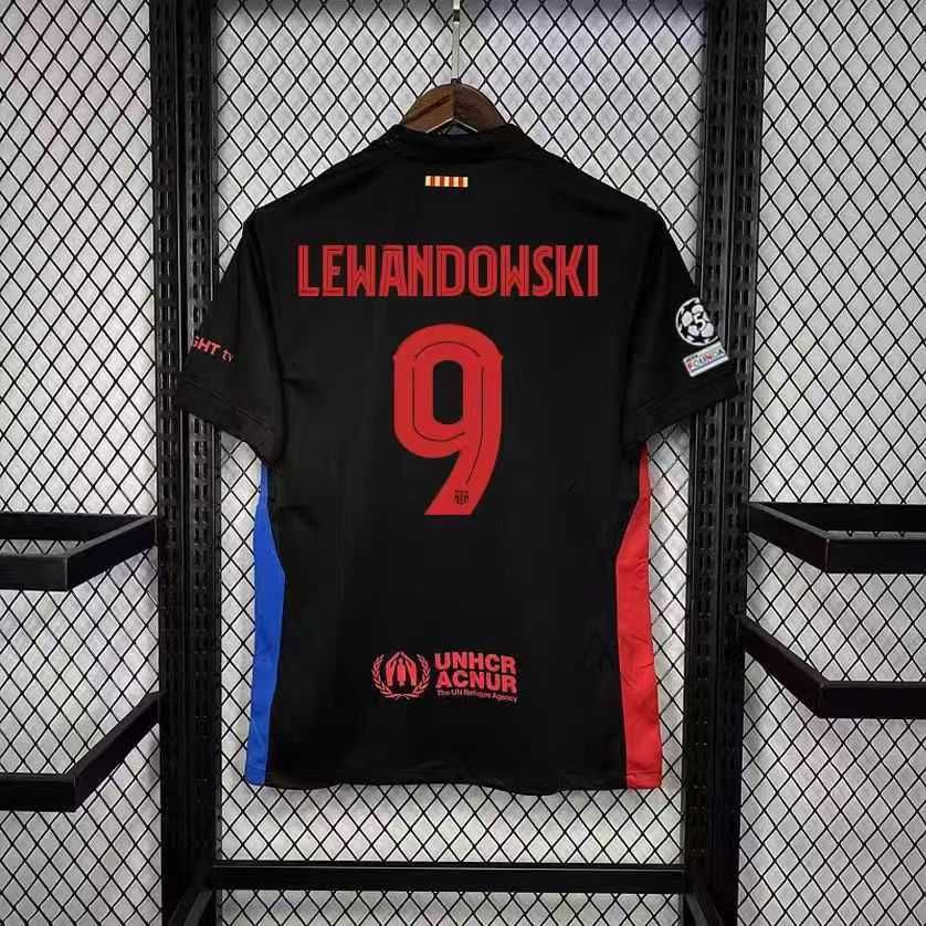 Koszulka Nike Lewandowskiego z numerem 9 na wyjeździe Barcelony R.S