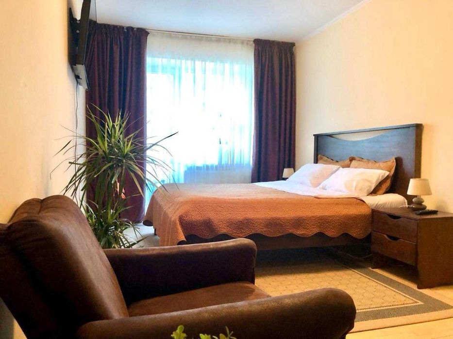 Центр. Майдан Незалежності. Парк Шевченка. ПОГОДИННО та ПОДОБОВО.